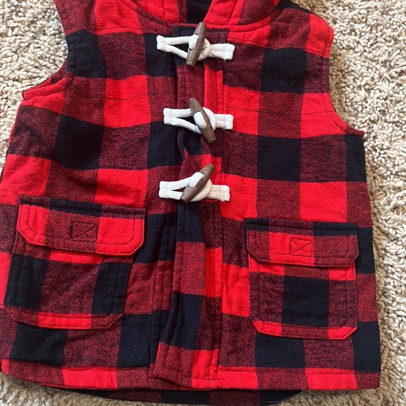 BNWOT super soft & warm red/black plaid hooded fleece vest for 18M boy/girl!! - Picture 2 of 6